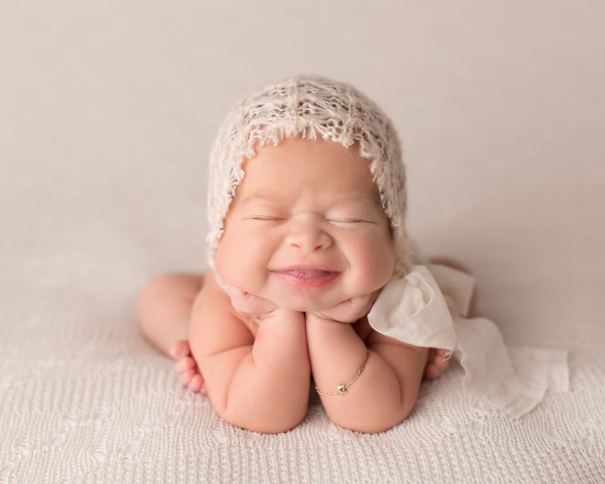 senyuman bayi